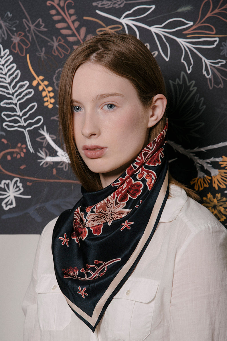 LJÓNSLAPPI SILK SCARF