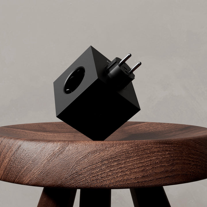 SQUARE 2 (USB C) – STOKKHÓLMS SVARTUR