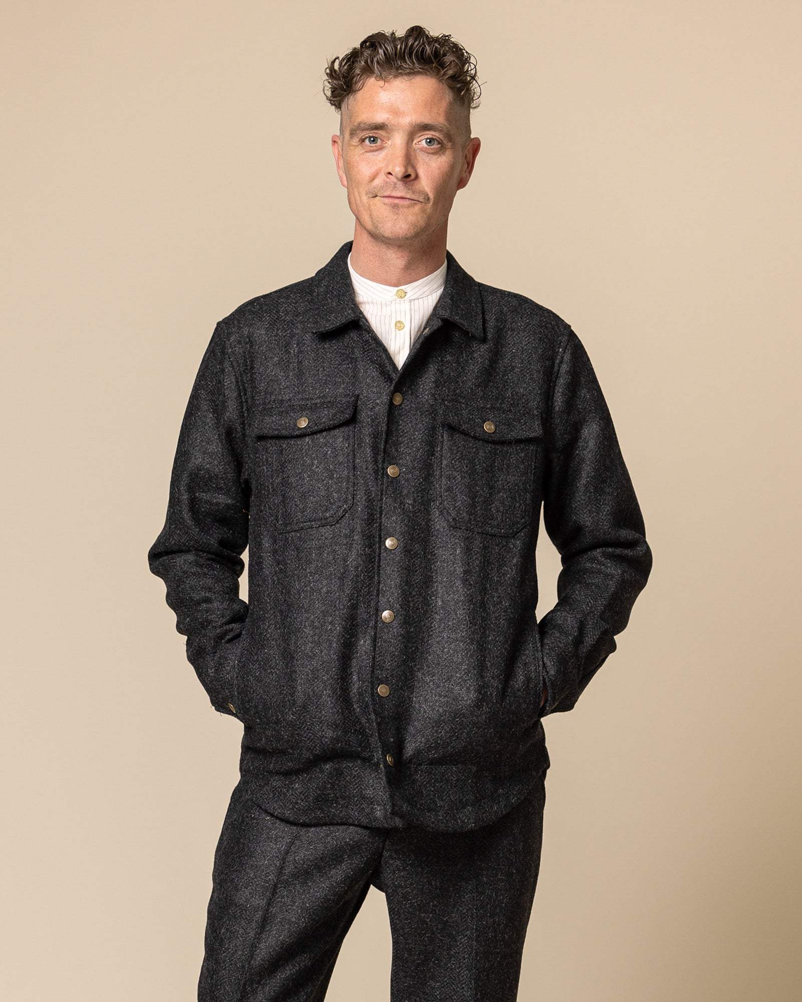 K&S Icelandic Tweed Yfirskyrta - Fjárhirðirinn - Svartur Sauðurinn