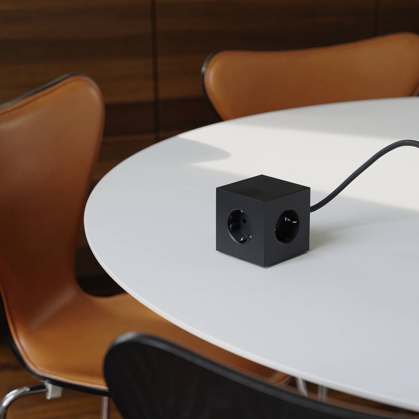SQUARE 1 (USB C) – STOKKHÓLMS SVARTUR