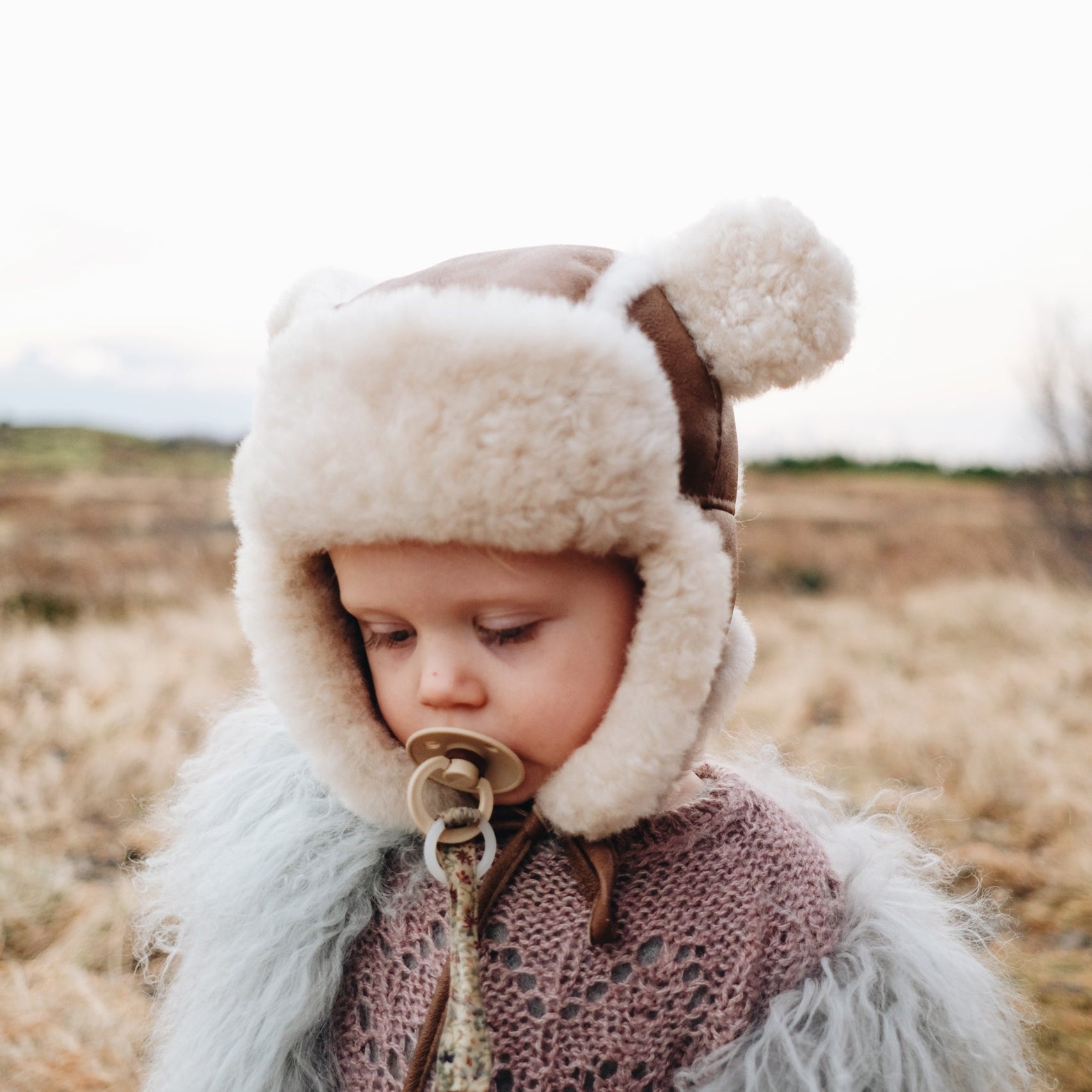 Ylja - húfa koníaksbrún