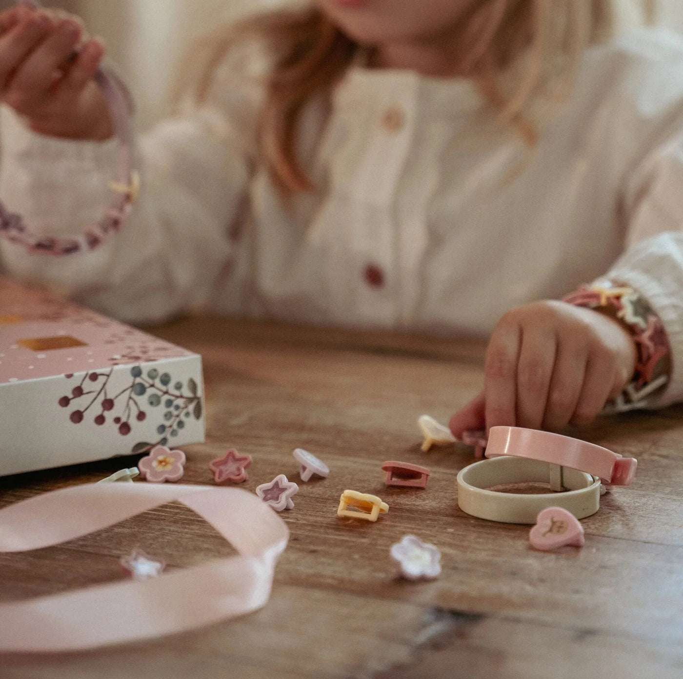 AÐVENTUDAGATAL - ARMBÖND, SKRAUT & LÍMMIÐAR