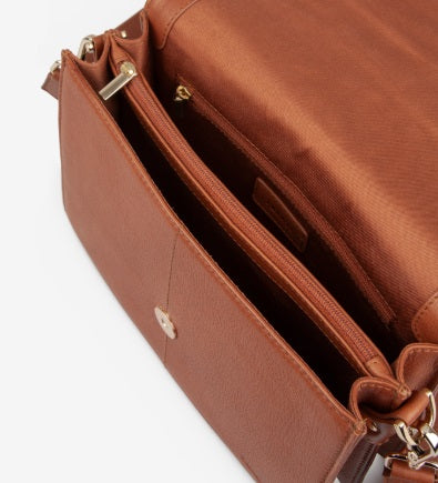 TREATS - Carrie Lavish Cognac veski