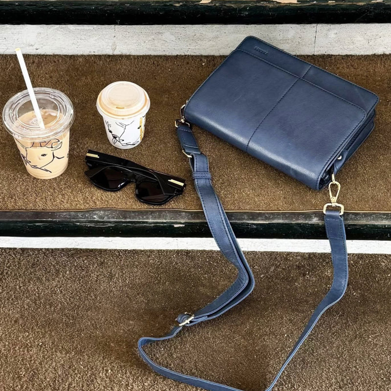 TREATS - Carrie Lavish Navy veski