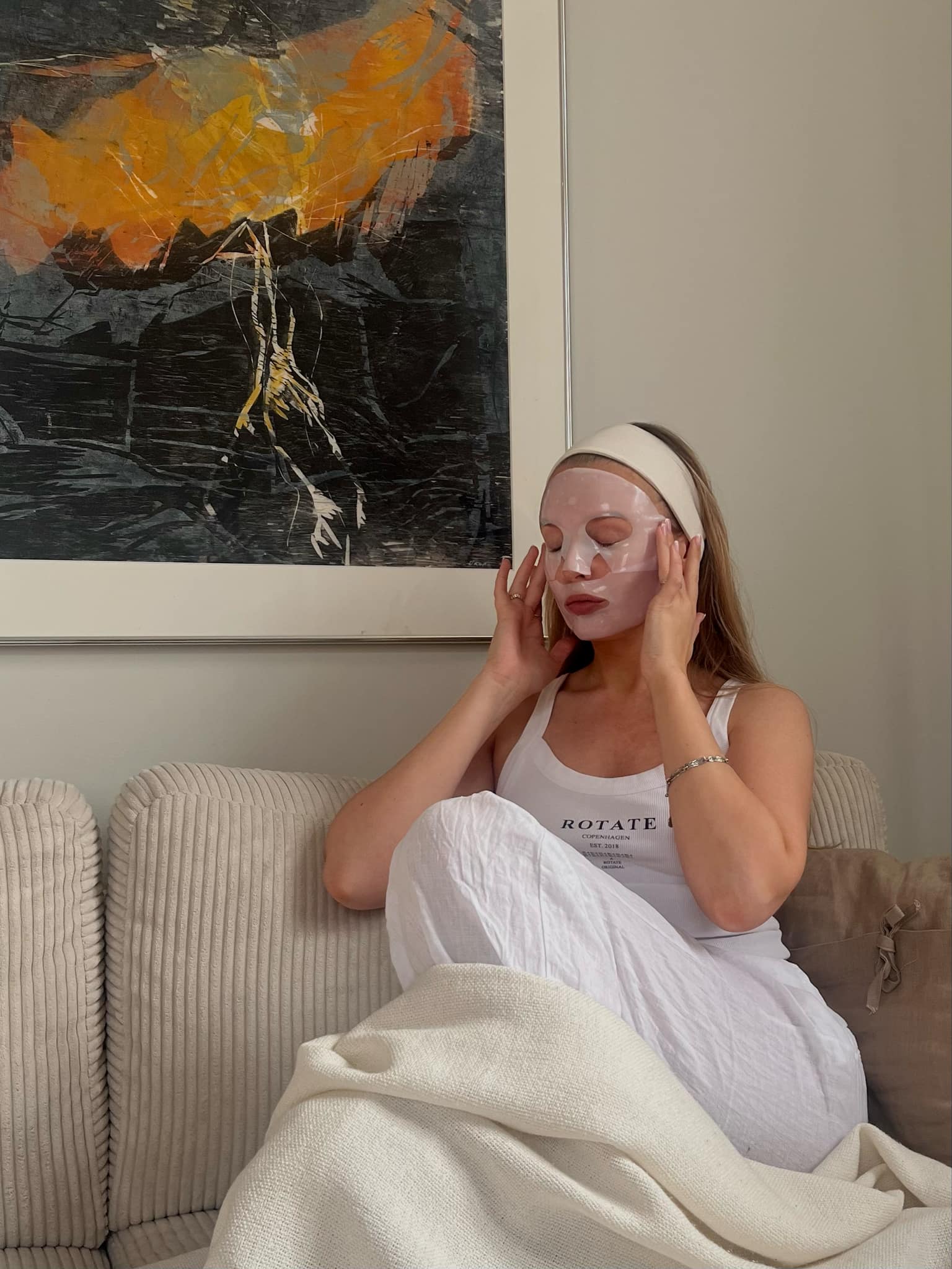 Ljóma [ˈljouːma] dew mask