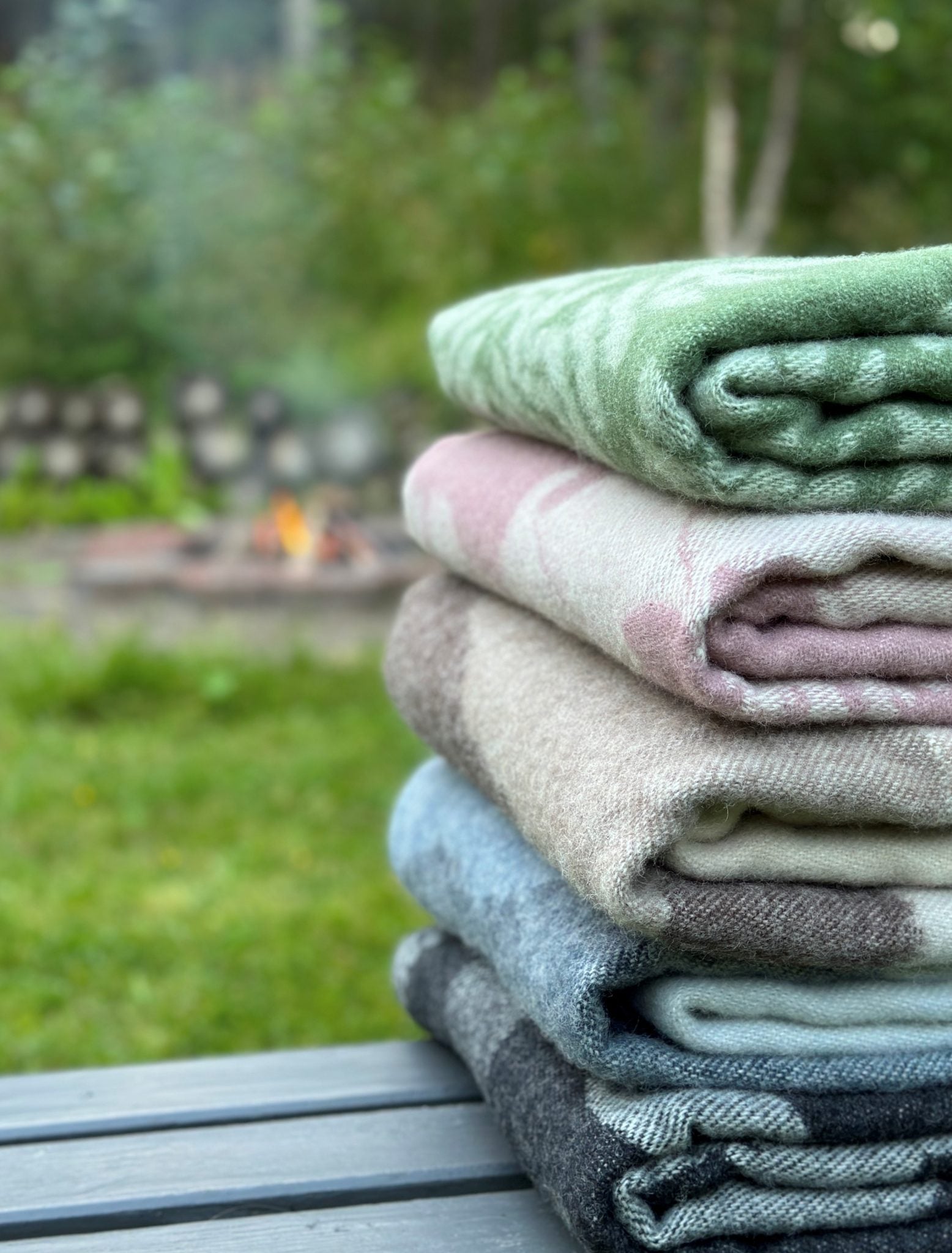 Ullarteppi Villiblóm Antikbleikt